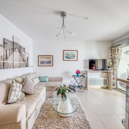 Apartment Le Newport By Interhome Frejus